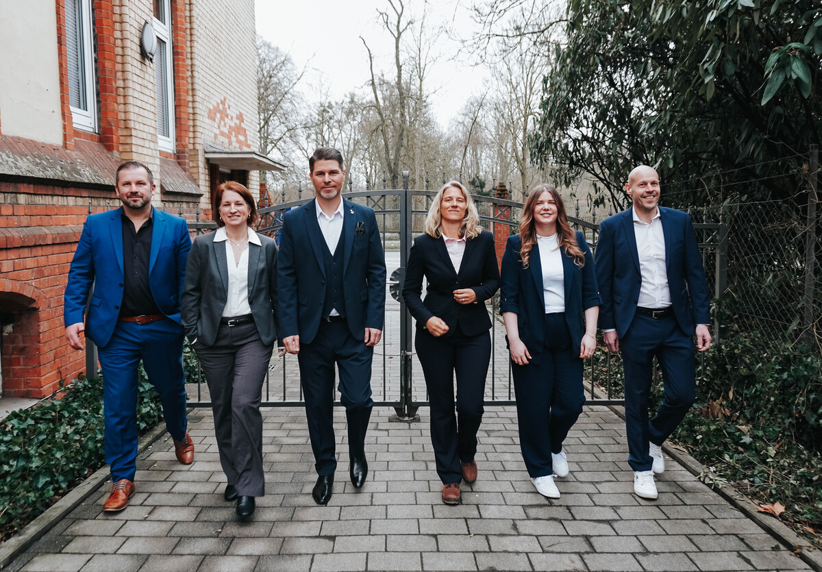 Kolleginnen und Kollegen von Interim Aid