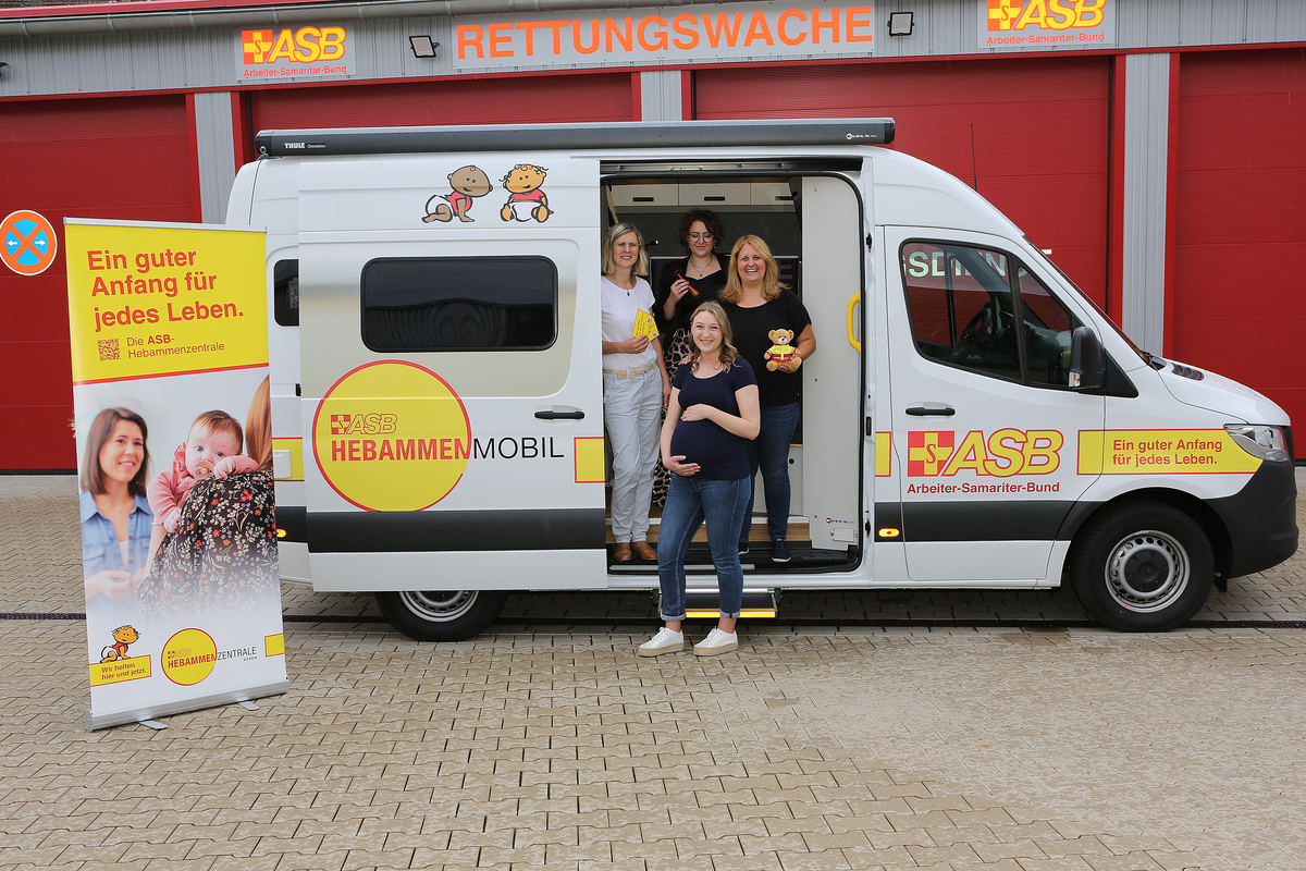 Hebammenmobil ASB zur Weihnachtsspendenaktion von Interim Aid
