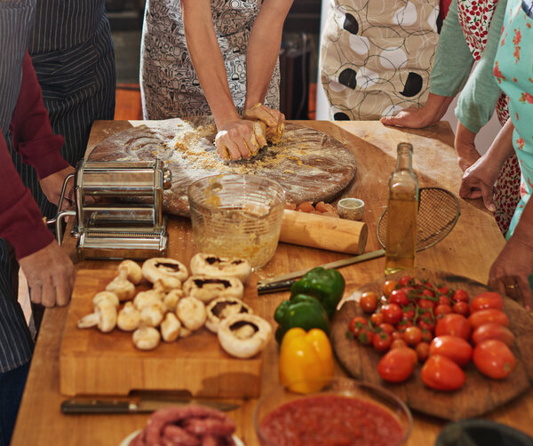 Gemeinsames Kochen für ein besseres Gemeinwohl mit Interim Aid Cares