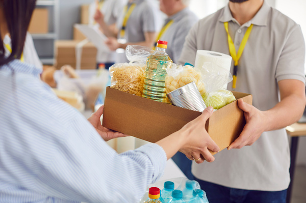 Interim Aid setzt sich für ganzheitliches Gemeinwohl ein und spendet an Tafel Elmshorn