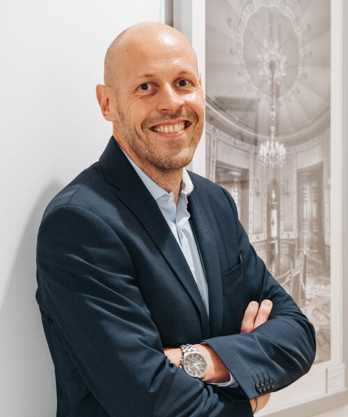 Seit Mai 2024 verstärkt Steffen Schank als Senior Manager Business Development das Team der Interim Aid GmbH. Mit über 12 Jahren Erfahrung im Interim Management treibt er die Geschäftsentwicklung des Unternehmens voran.